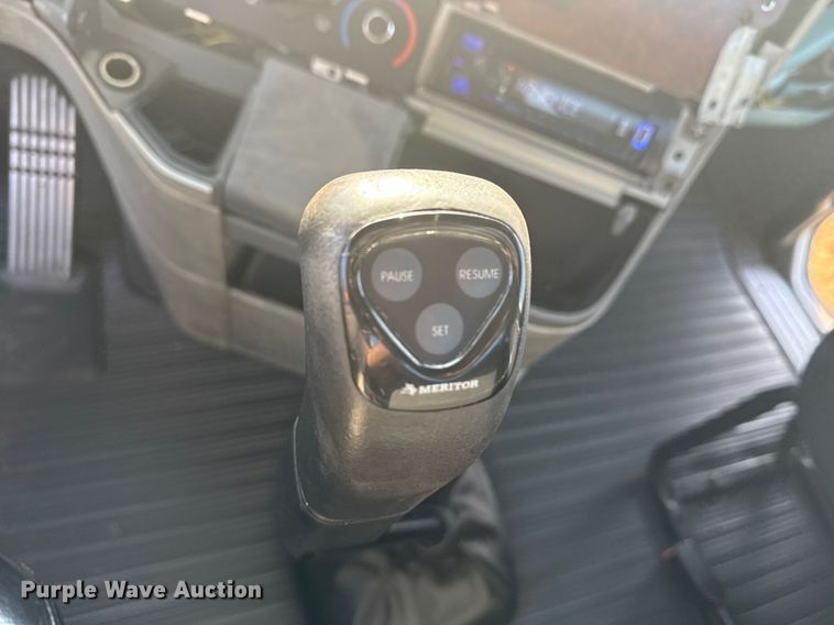 image for item DJ7766 2002 Freightliner Century Class semi truck