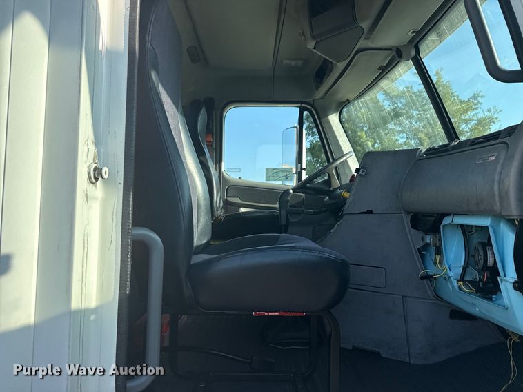 image for item DJ7766 2002 Freightliner Century Class semi truck