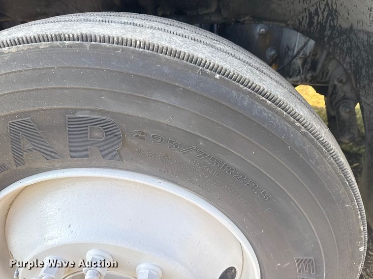 image for item DJ7766 2002 Freightliner Century Class semi truck