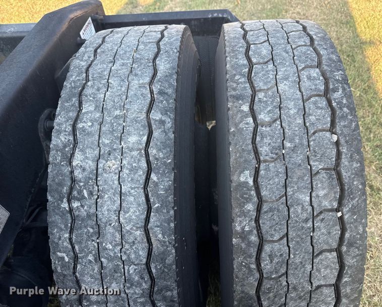 image for item DJ7766 2002 Freightliner Century Class semi truck