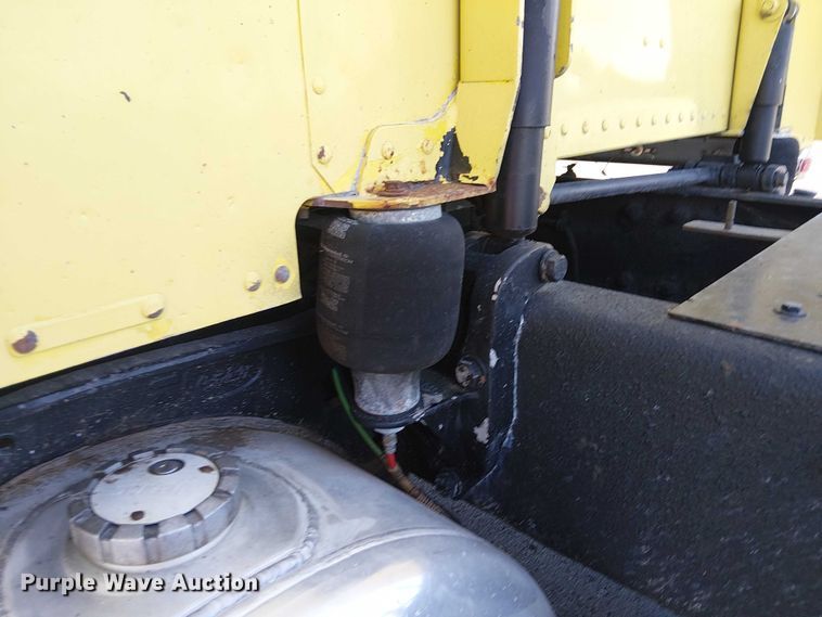 image for item DJ7857 1998 Peterbilt 379 semi truck