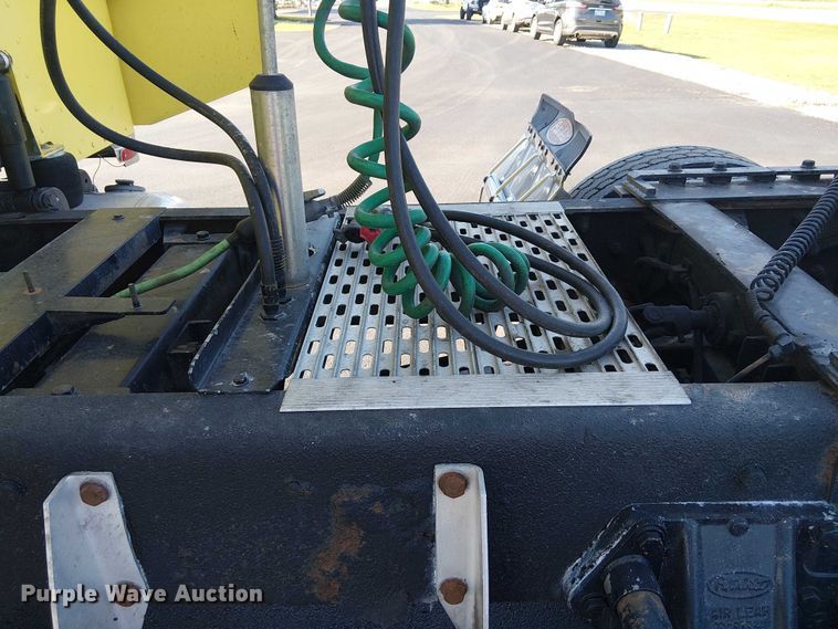 image for item DJ7857 1998 Peterbilt 379 semi truck