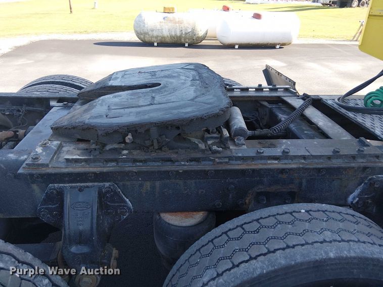 image for item DJ7857 1998 Peterbilt 379 semi truck