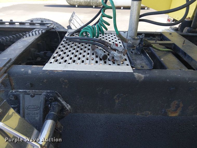 image for item DJ7857 1998 Peterbilt 379 semi truck