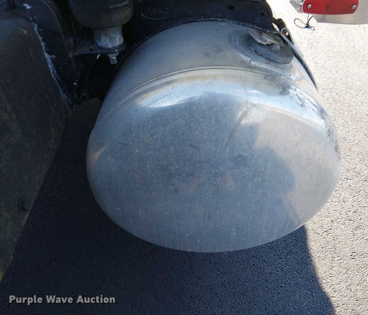 image for item DJ7857 1998 Peterbilt 379 semi truck