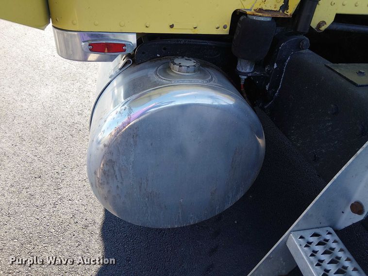 image for item DJ7857 1998 Peterbilt 379 semi truck