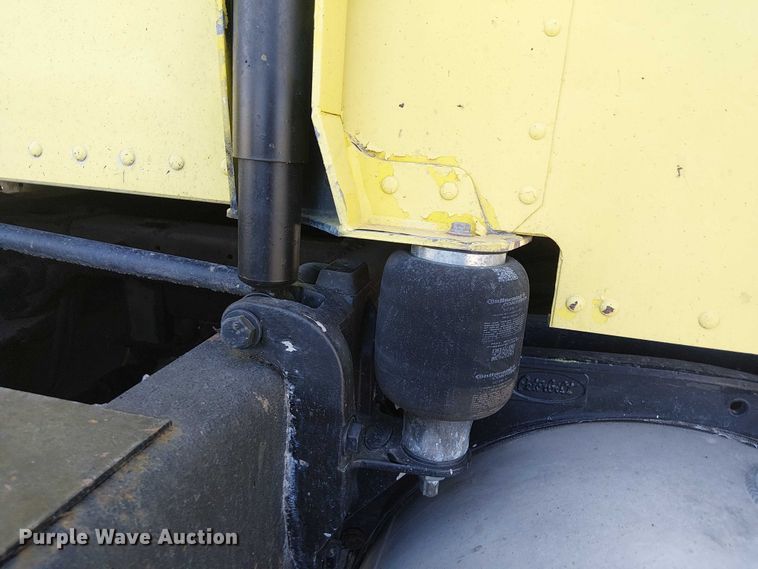 image for item DJ7857 1998 Peterbilt 379 semi truck