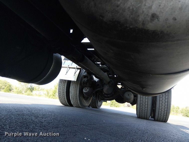 image for item DJ7857 1998 Peterbilt 379 semi truck