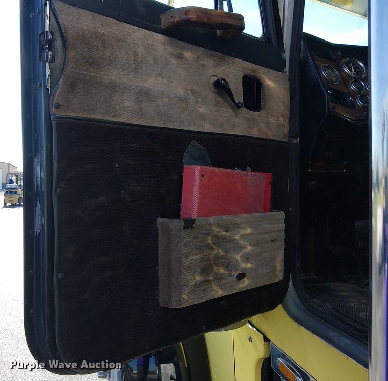 image for item DJ7857 1998 Peterbilt 379 semi truck