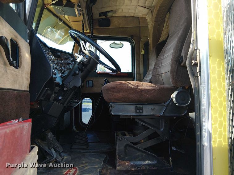 image for item DJ7857 1998 Peterbilt 379 semi truck