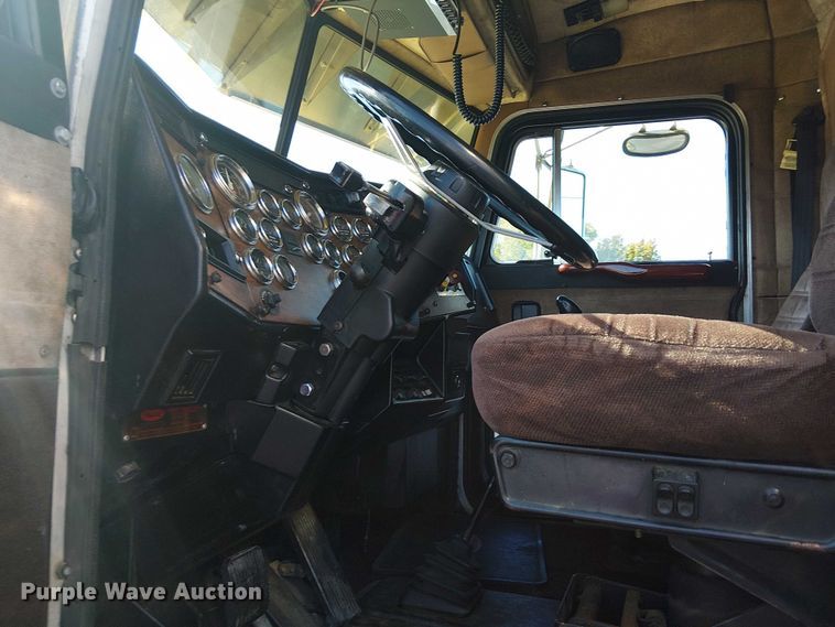 image for item DJ7857 1998 Peterbilt 379 semi truck