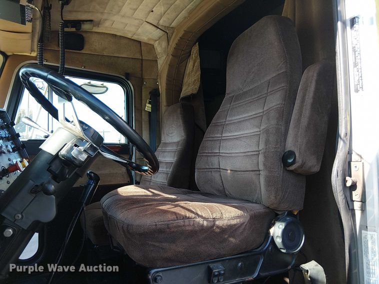 image for item DJ7857 1998 Peterbilt 379 semi truck