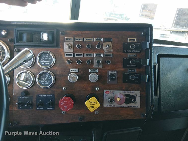 image for item DJ7857 1998 Peterbilt 379 semi truck