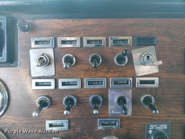 image for item DJ7857 1998 Peterbilt 379 semi truck