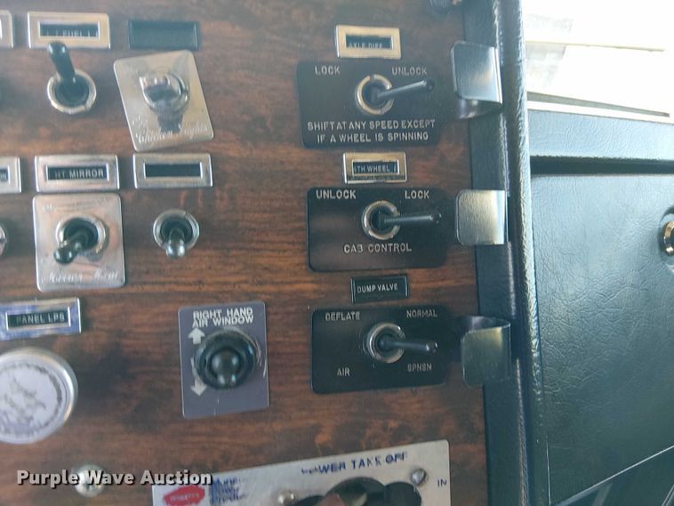 image for item DJ7857 1998 Peterbilt 379 semi truck