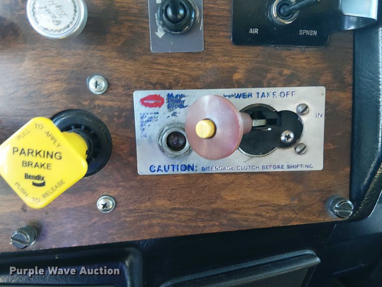 image for item DJ7857 1998 Peterbilt 379 semi truck