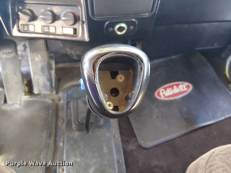 image for item DJ7857 1998 Peterbilt 379 semi truck