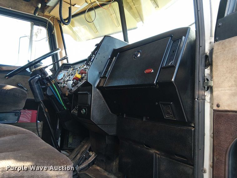 image for item DJ7857 1998 Peterbilt 379 semi truck