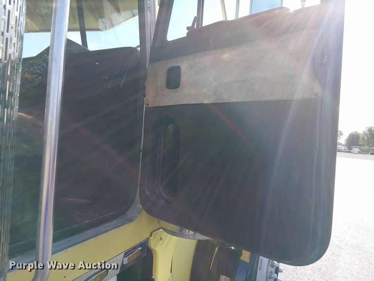 image for item DJ7857 1998 Peterbilt 379 semi truck