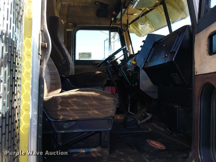 image for item DJ7857 1998 Peterbilt 379 semi truck