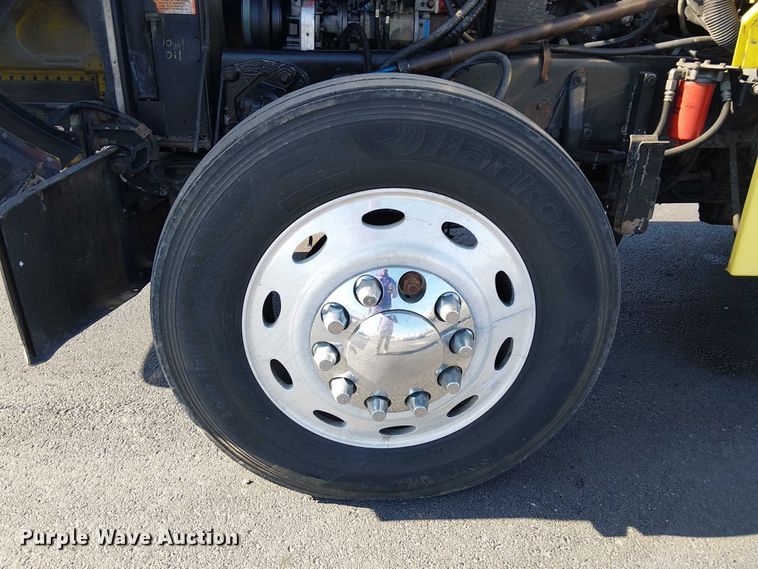 image for item DJ7857 1998 Peterbilt 379 semi truck