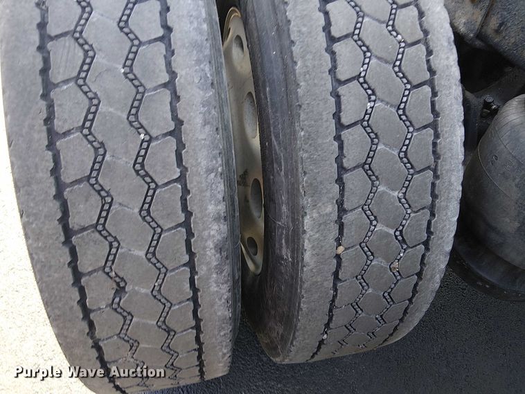 image for item DJ7857 1998 Peterbilt 379 semi truck