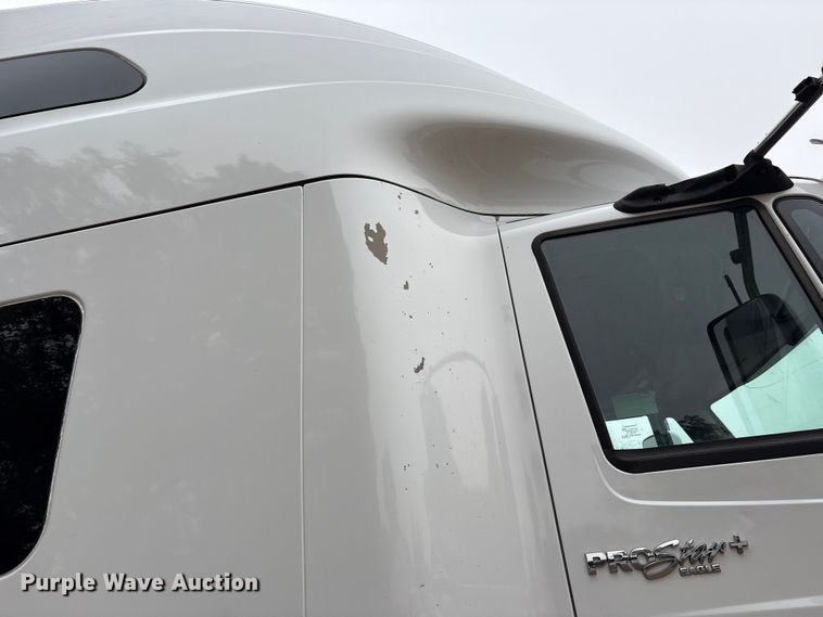 image for item DM1989 2014 International Prostar semi truck