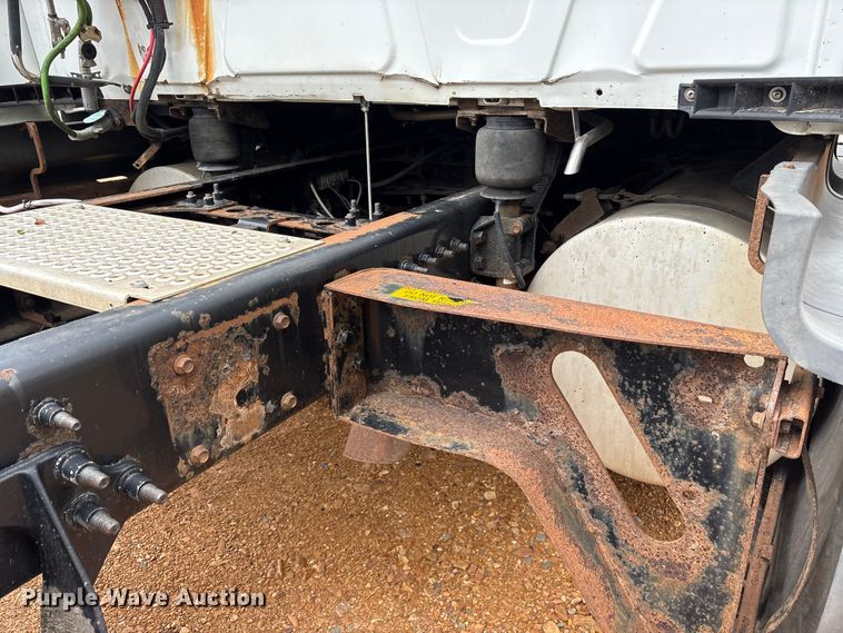 image for item DM1989 2014 International Prostar semi truck