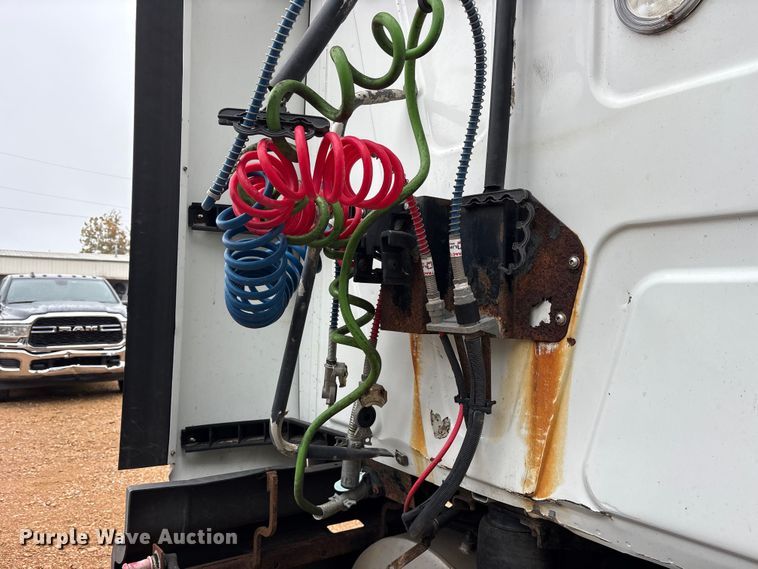 image for item DM1989 2014 International Prostar semi truck