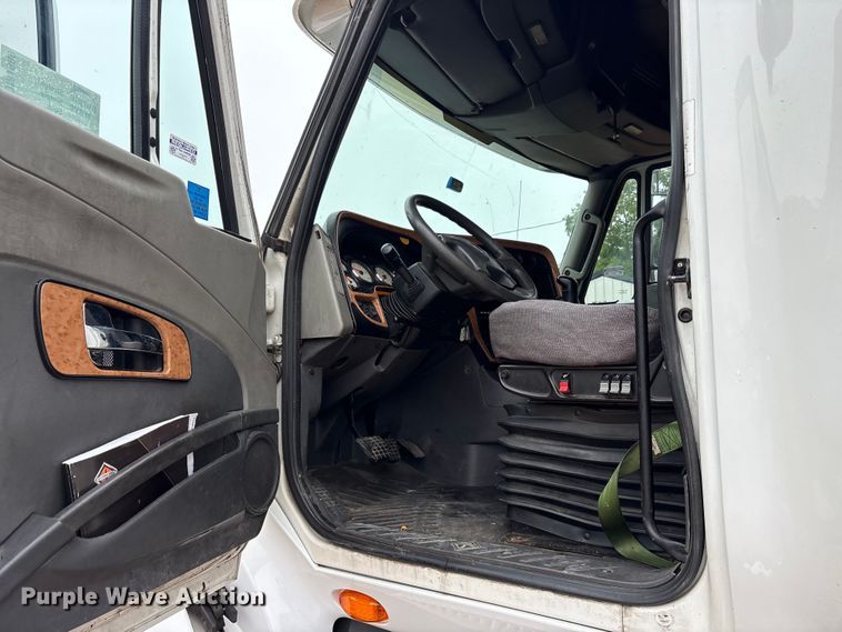 image for item DM1989 2014 International Prostar semi truck