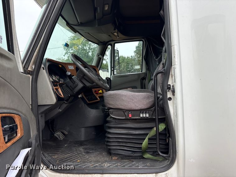 image for item DM1989 2014 International Prostar semi truck