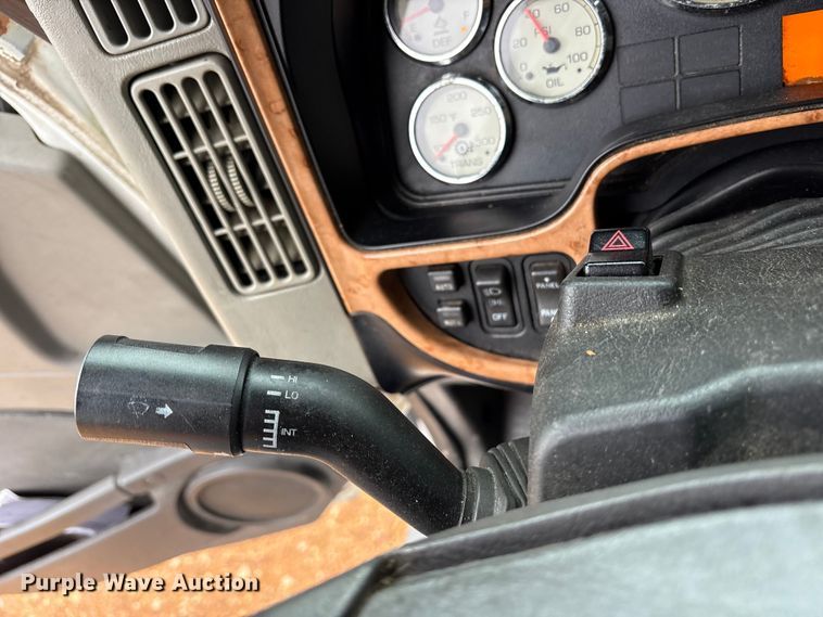 image for item DM1989 2014 International Prostar semi truck