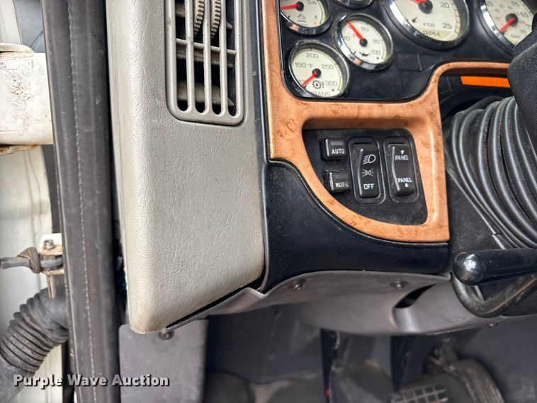 image for item DM1989 2014 International Prostar semi truck