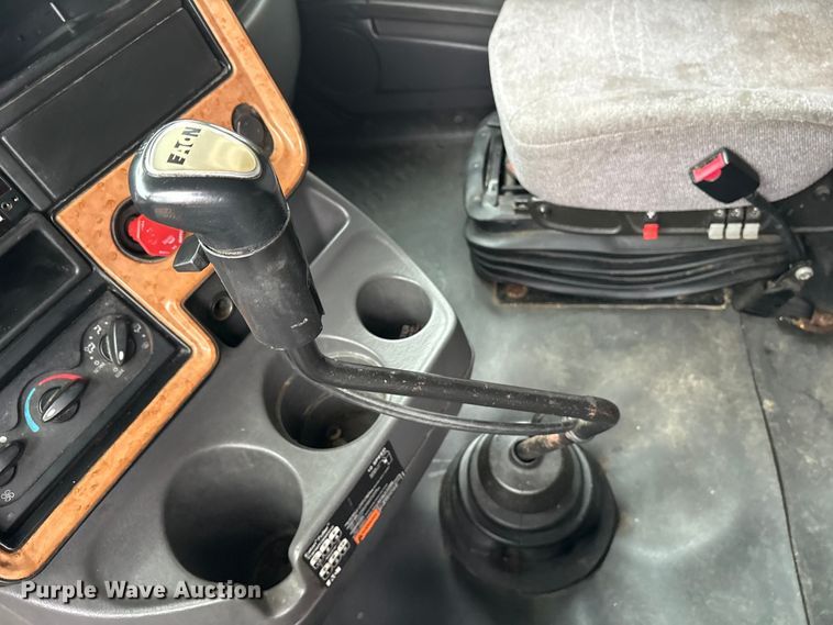 image for item DM1989 2014 International Prostar semi truck