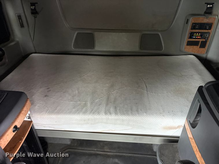 image for item DM1989 2014 International Prostar semi truck