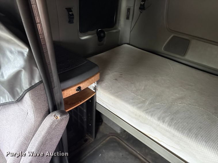 image for item DM1989 2014 International Prostar semi truck