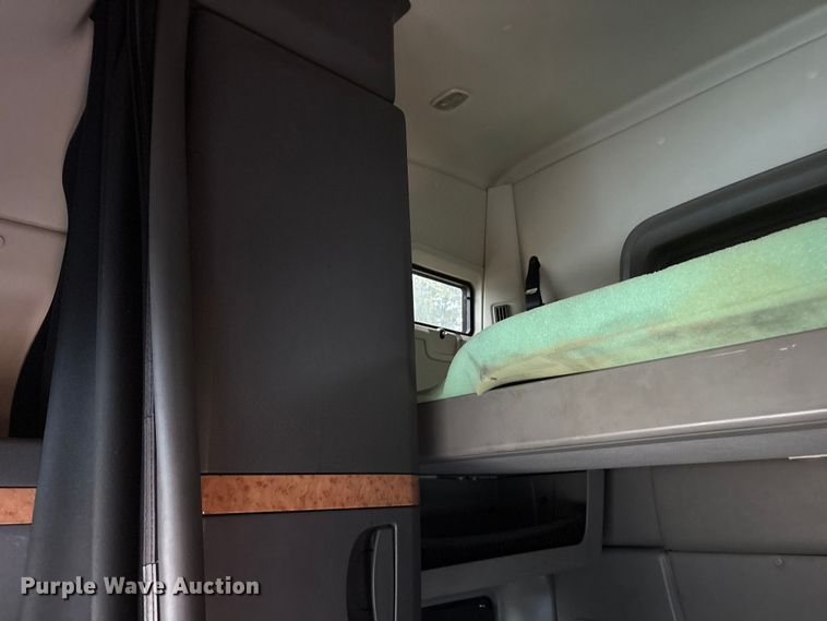 image for item DM1989 2014 International Prostar semi truck