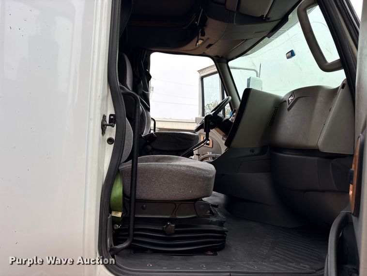 image for item DM1989 2014 International Prostar semi truck