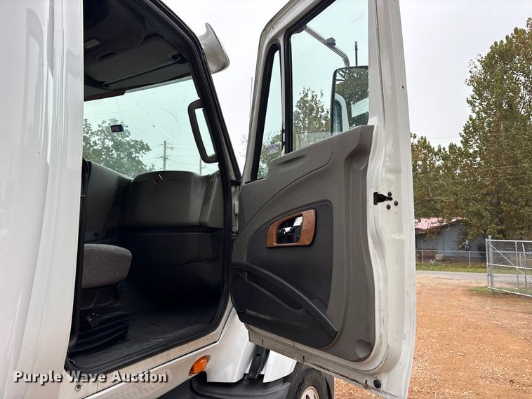 image for item DM1989 2014 International Prostar semi truck