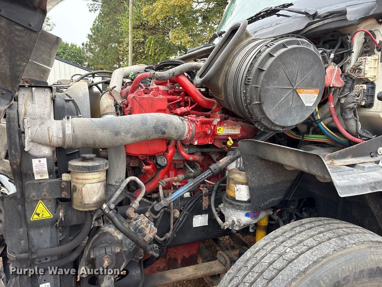 image for item DM1989 2014 International Prostar semi truck