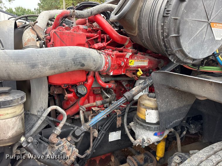 image for item DM1989 2014 International Prostar semi truck