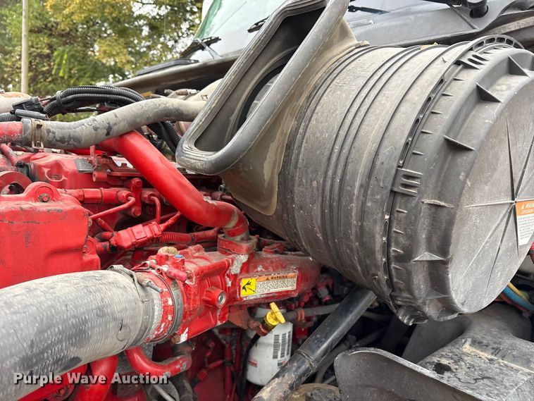 image for item DM1989 2014 International Prostar semi truck