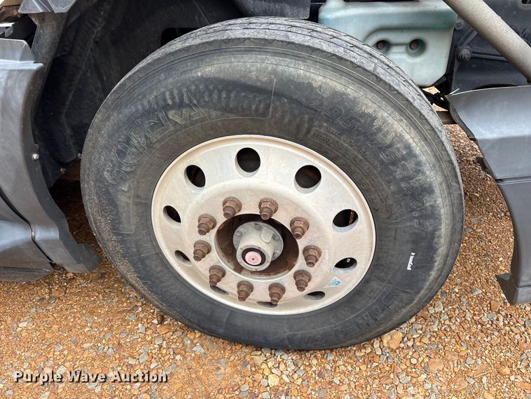 image for item DM1989 2014 International Prostar semi truck