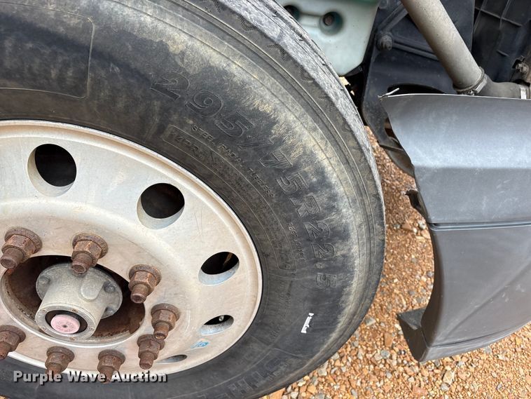 image for item DM1989 2014 International Prostar semi truck