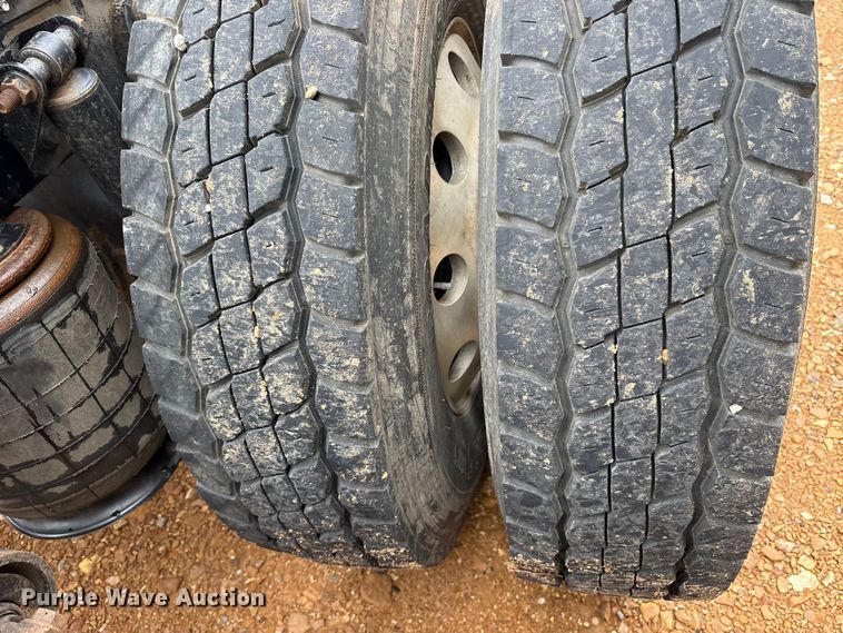 image for item DM1989 2014 International Prostar semi truck