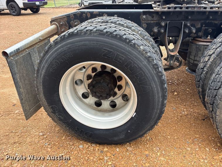 image for item DM1989 2014 International Prostar semi truck