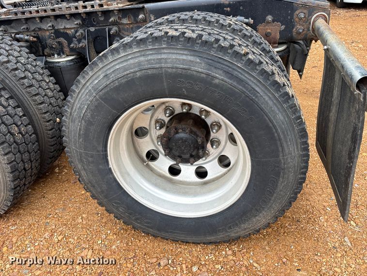 image for item DM1989 2014 International Prostar semi truck