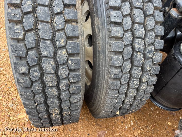 image for item DM1989 2014 International Prostar semi truck