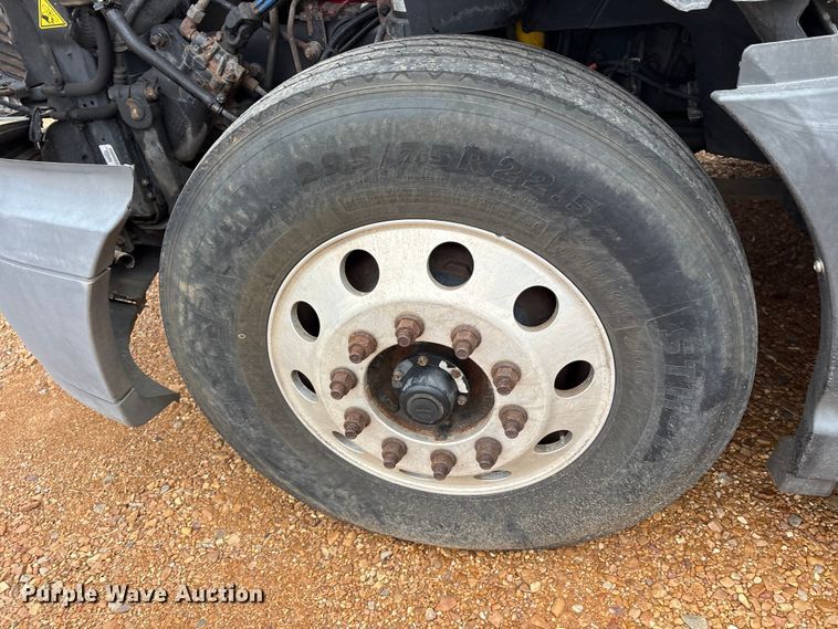 image for item DM1989 2014 International Prostar semi truck