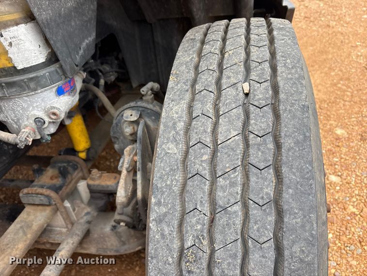 image for item DM1989 2014 International Prostar semi truck